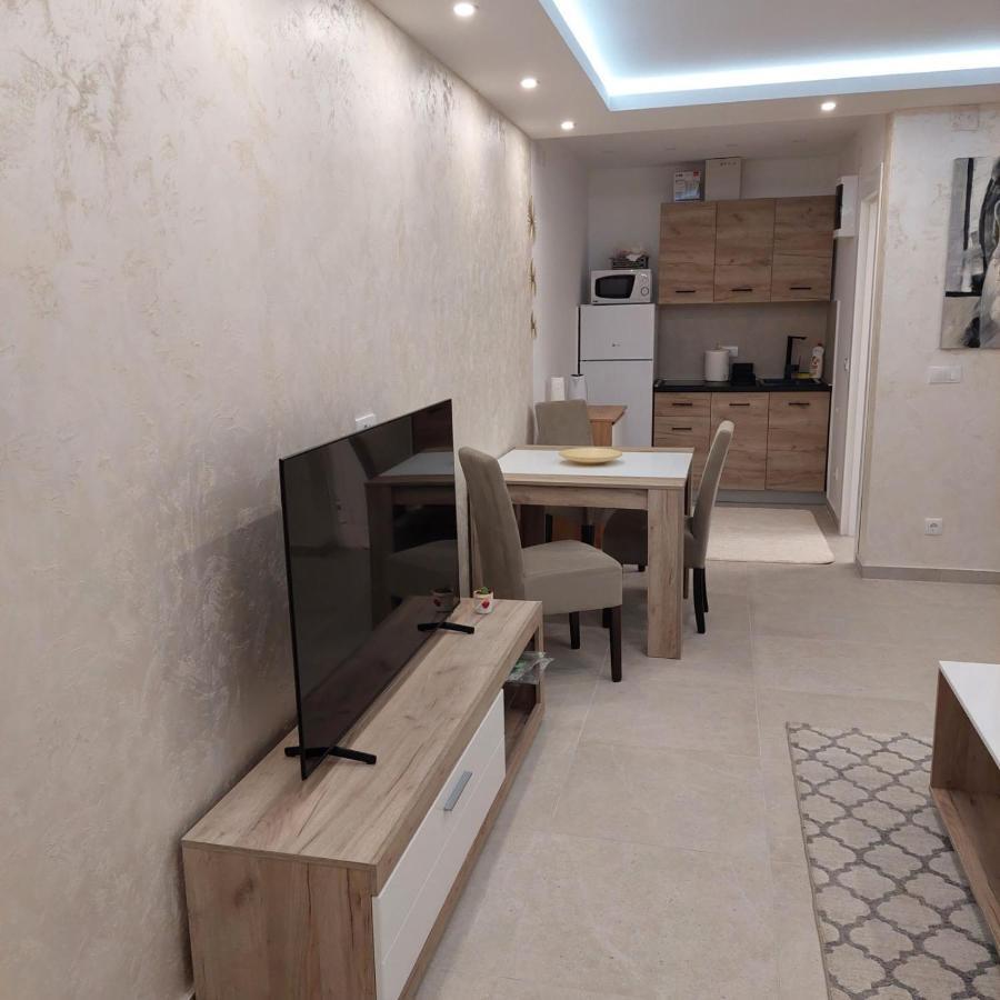 Apartman Lux Jelena Surcin Екстер'єр фото